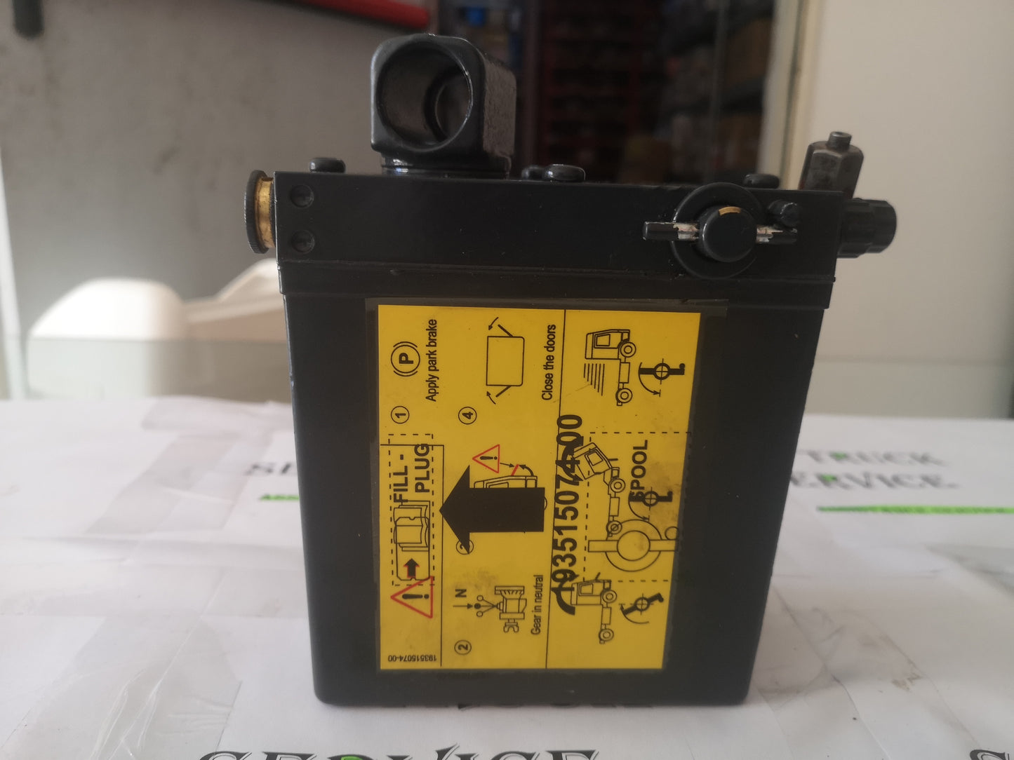 Pompa Manuale Ribaltamento Cabina IVECO Eurotrakker - Ricambio OEM 504173050 - Originale e Compatibile